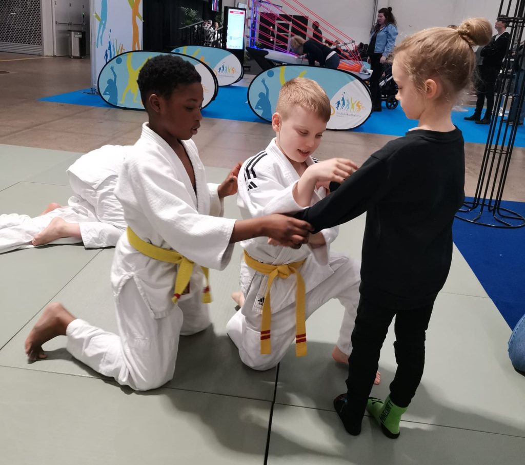 Hontain Junnut opettavat